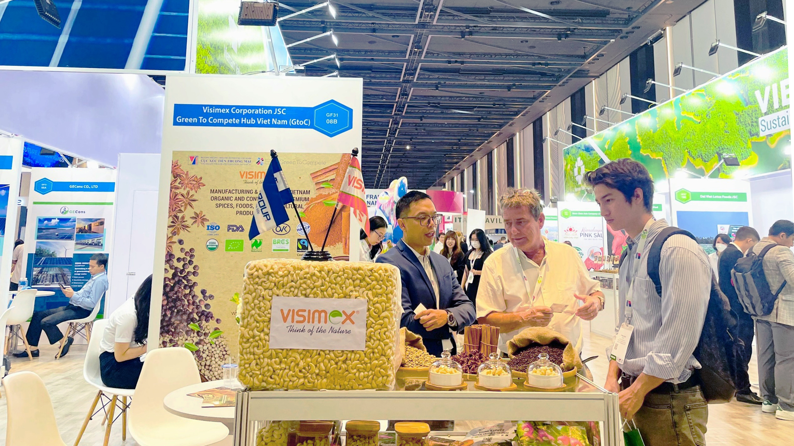 This morning, Monday, November 28, 2022, the Green Economy Forum & Exhibition (GEFE) 2022, organized by the European Chamber of Commerce in Vietnam (EuroCham), officially opened with a series of activities related to the topic of business management, and sustainable development.